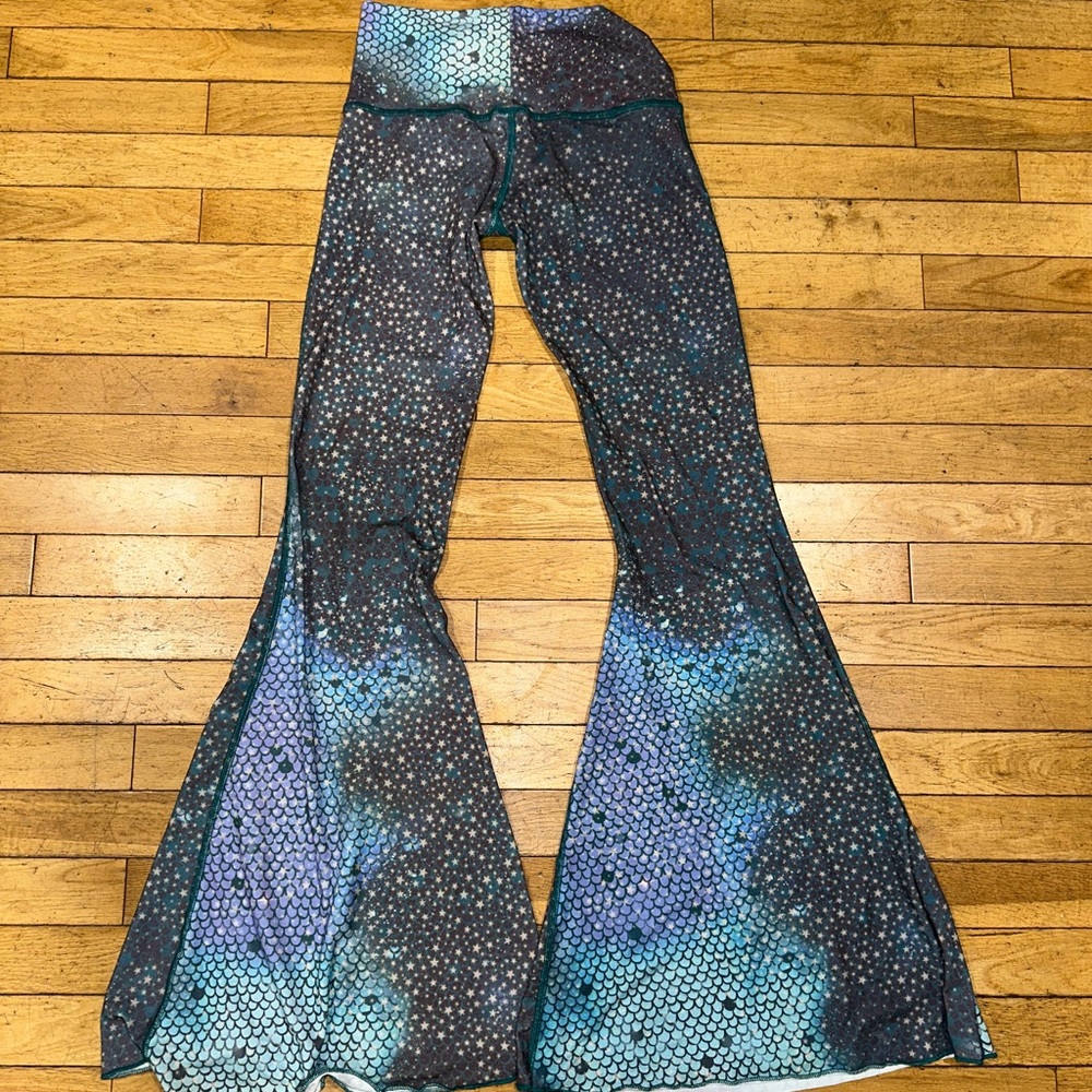 teeki Blue Purple Speckled Flared Yoga Pants - Picture 3 of 5
